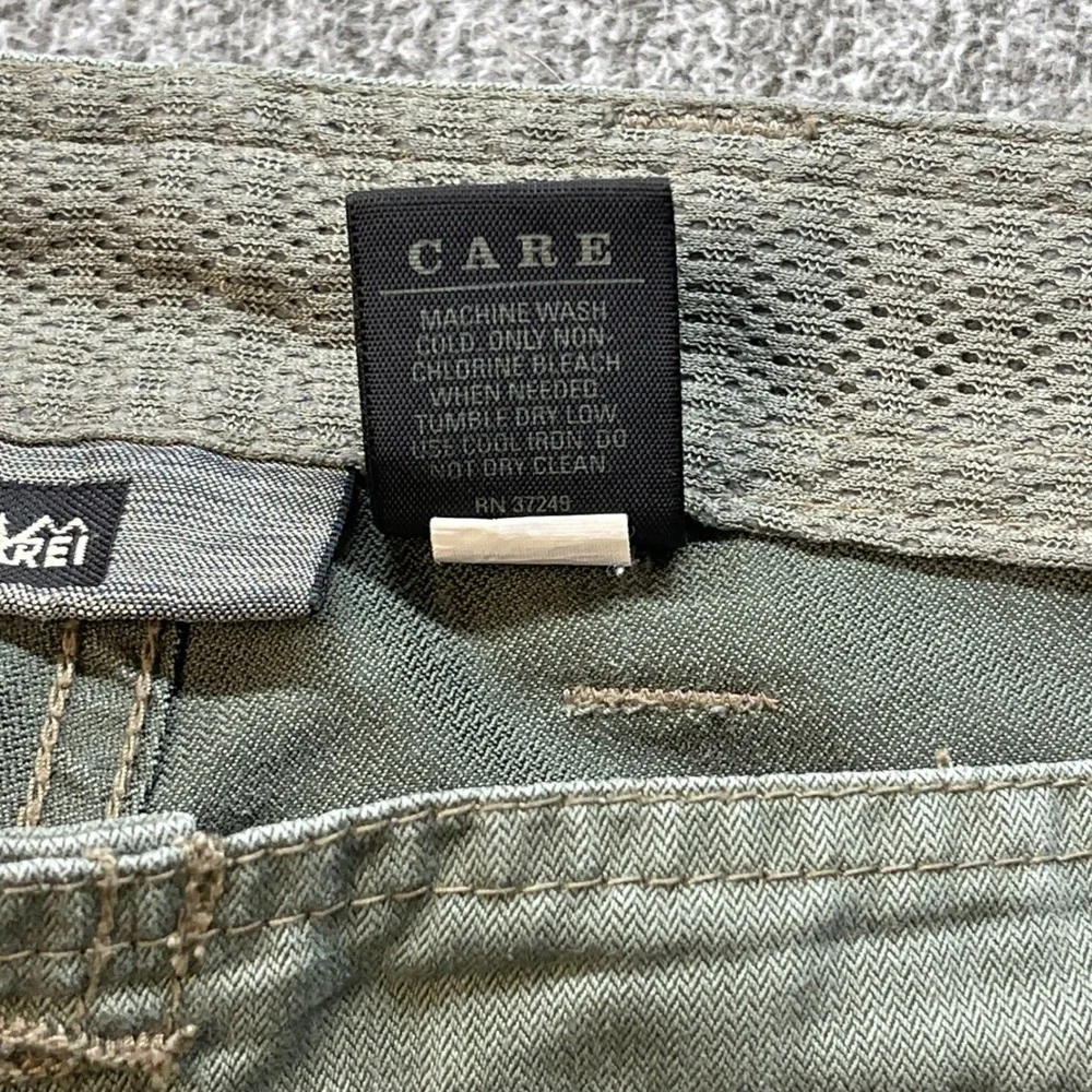 REI Mens Cargo Pants Khaki Utility Outdoor Adventure Size 34x30 - Picture 4 of 11